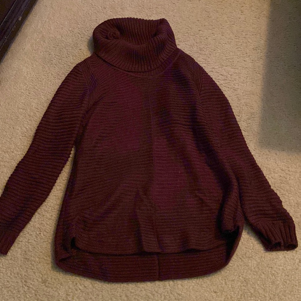 Excellent used condition mauve tunic sweater